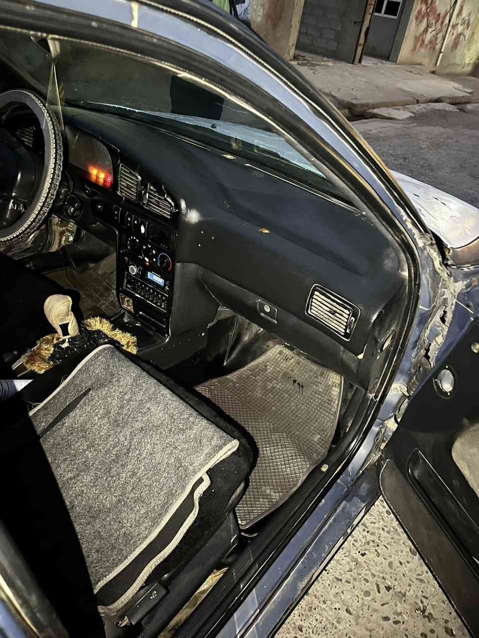 السلام عليكم الانترا دمعه موديل ٩٤رقم دولي شرط التحويل والوكاله سياره جاهزه مابيها اي نقص مسجل شغال سمعات بلاديه كير محرك خير من الله صدر امامي خلفي جديد السعر ٢٢$وبي مجال ***********
