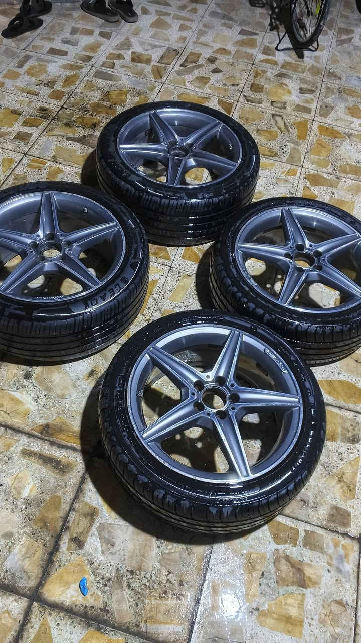 السلام عليكم تخم ويلات مارسدس AMG اصل مختوم للبيع تو سايز 245/45 و225/45 نضيفات بس واحد بيه عواج خفيف ينمشي عليه والتاير ماله مخلوع السعر ٣٧٥ وبيه مجال للشراية


**إذا كنت صاحب هذا الإعلان وتريد حذفه لأي سبب، رجاءا أرسل رسالة إلى الدعم الفني**