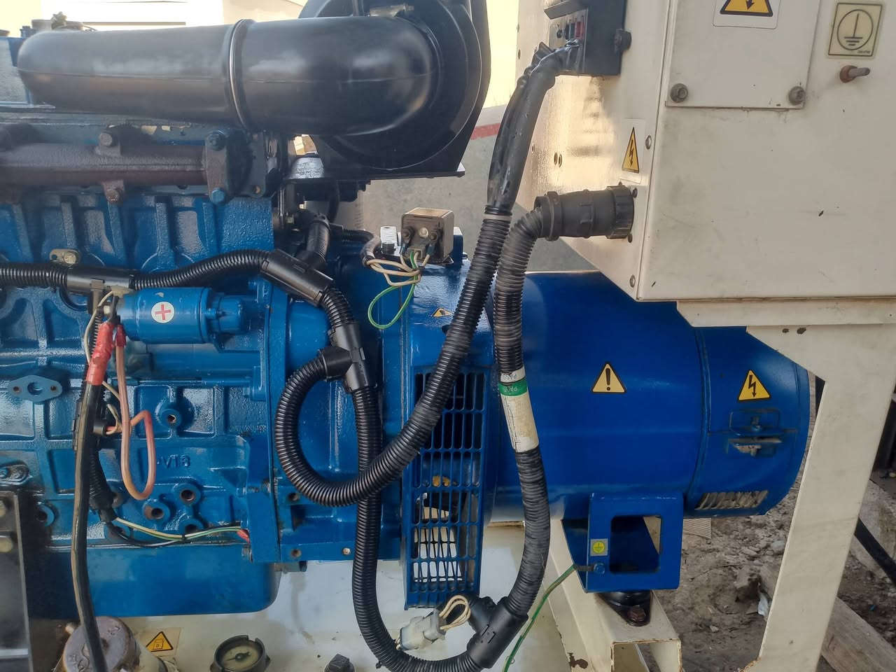 سلام عليكم  للبيع مولد بيركز انكليزي افجي جولسن 4 بستم 22 ونص كيفي المولد كلش نضيف وشغال نكرة عنوان  بغداد ابو غريب  33 وبي مجال الستفسار اتصل علة هاذ الرقم ***********
