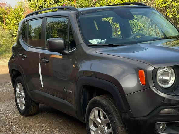 سلام عليكم للبيع جيب رنكد رقم سليمانية بأسمي ارقام وسنوية وهزة جديدة موديل 2017 السيارة كلين بدون صبغ عدا شي قليل بل جنطة الخلفية مكينة 2400فول موصفات بصمة ابواب وبصمة تشغيل فتحة كشنات كهربائي و تدفئة كشنات سايد بريك كهربائي تحكم ستيرن السيارة جاهزة مكينة كير صدر تبريد كلة جديد بدون اي نقص وشرط الفحص السعر 120وبيه مجال مكان السيارة بغداد الراشدية الرقم ***********
