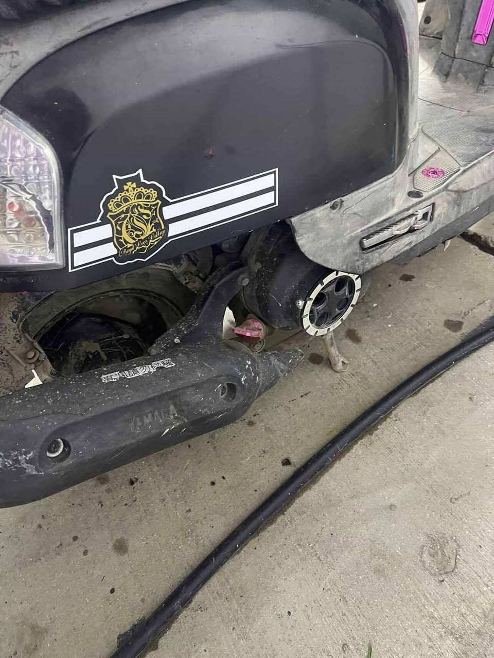 السلام عليكم دراجة ماكس بوليس مزوده  فول دراجة كله حتم واحد نكره سلف برغي ما مفتوح كهربيات كله شغاله إشارة يمنه يسله اكلوب عداد كلهة شغالة جيب وياك فيتر وتعال السعر(٩٥٠) وبيه مجال( المكان بغداد الدوره )الرقم  《***********》
