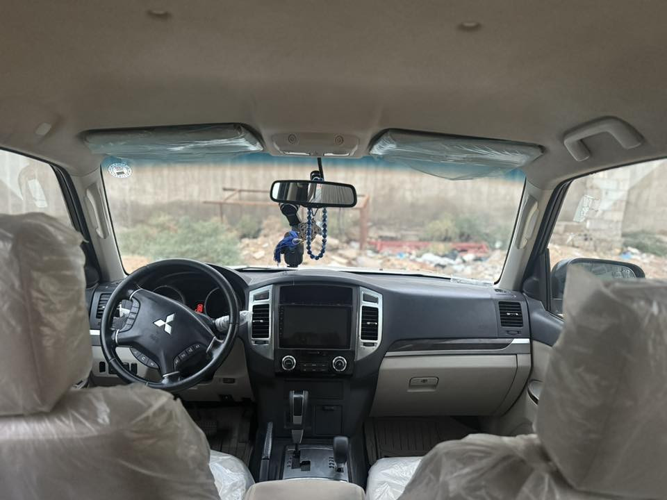 باجيرو 2020للبيع السيارة مكفولة كفالة عامة ماشية100الف كم محرك 3500المرغوب السعر 200ورقة مجال بسيط حك الجية مكان السيارة النجف ***********
