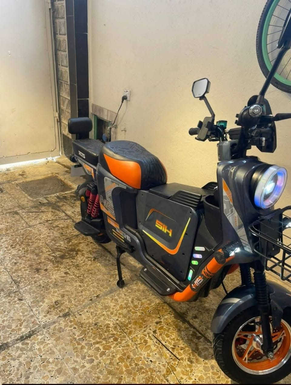 السلام عليكم دراجه اكس900لبيع نضافه  درجة نضيفه  السعر425 مكاني بيها مجال مكاني بغداد حي الجهاد 
***********
