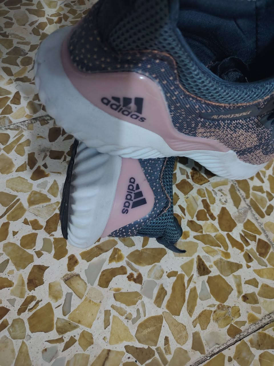 السلام عليكم عندي هاذه الحذا اريد ابيعه بي  عيب طاك الحيم مالو اليريده خلي يجي خاص عنوان موصل


**إذا كنت صاحب هذا الإعلان وتريد حذفه لأي سبب، رجاءا أرسل رسالة إلى الدعم الفني**