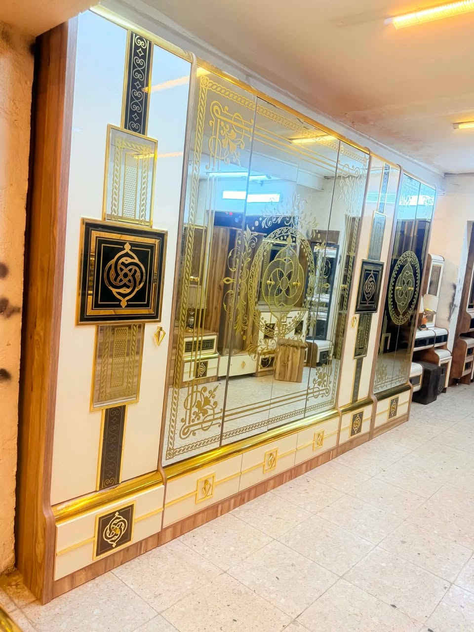 غرفه تركي 10 قطع اصليه ضهر بلوك لون مميز
صبغ حراري نظافه 90 💯
سعر مليون و400
شد أو نقل مجاني داخل بغداد
محافضات بكروه


**إذا كنت صاحب هذا الإعلان وتريد حذفه لأي سبب، رجاءا أرسل رسالة إلى الدعم الفني**