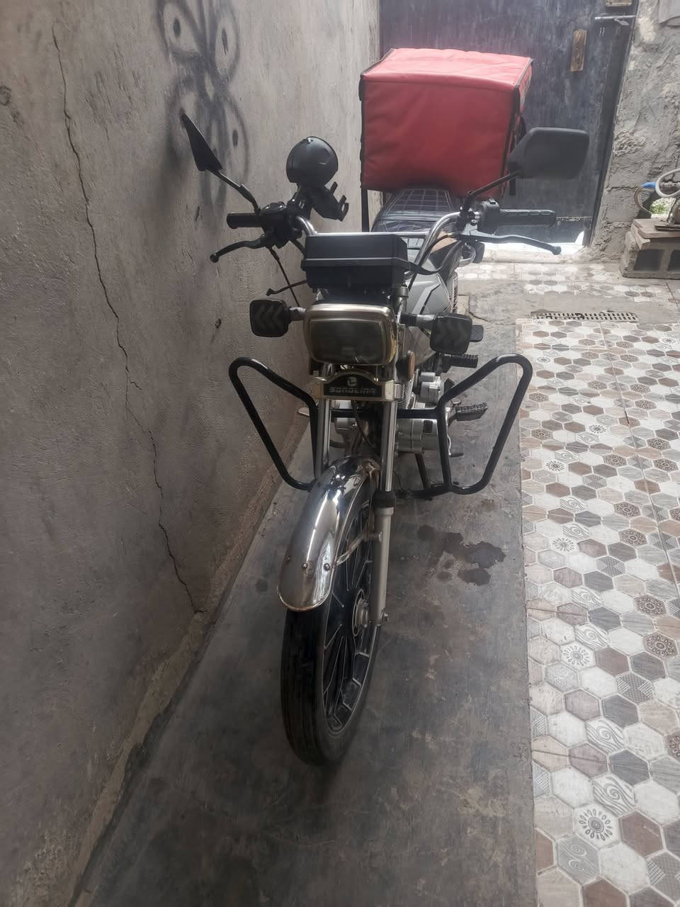 سلام عليكم دراجه للبيع سيفان 24مكفوله 5كير نضيفه جدا محرك مكفول مكان المحموديه حي  القاده سعر 700وبيهه مجال بيهه ورقتين مال شركه كبل الشارع ***********بي وتساب وبيهه مجال
