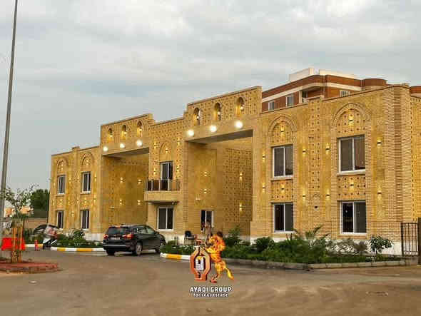 🏡 شقة جديدة للبيع – بسعر مميز جداً! 🏡 مساحة 140م طابق سادس متبقي  عليها قرض
📍 حي العدل – شارع الربيع – مجاور محكمة الكرخ
📐 المساحة: 140م | 🏢 الطابق: طابق سادس  | 🌅 إطلالة خارجية
💠 المواصفات:
 • صالة + 2 نوم + 2 حمام + مطبخ + بالكونة كبيرة
📌 السعر:
 • مقدم 161 مليون
 • قرض متبقٍ 104 مليون (قسط شهري 547 ألف دينار)
🔧 الخدمات:
كهرباء ✔️ ماء ✔️ مصاعد ✔️ حماية ✔️
📱 للاستفسار: ☎️ ***********

#بغداد #شقة_للبيع #حي_العدل #عقارا
 #شقق_للبيع_شقق_للايجار #محلات #قطعة_ارض_للبيع #عقار #استثمار #شركات_استثمارات_استثمارية_استثمار #بيت #بيوت_للبيع #مجمع_الخلود_السكني #حي_العدل #الق_بغداد #حي_السلام #حي_الجامعة #المنصور #العامرية #الحرية #اليرموك_القادسية_العراق #مجمع_الروان_السكني #مجمع_بوابة_العراق_الكاظمية_الجديد
#مجمع_هاي_كلاس #بوابة_العراق_مجمع_البحيرات #دليل_المجمعات_السكنية #اخبار_المجمعات_السكنية #كروب_الاهالي #كروب_افضل_المجمعات_السكنية
#مجمع_الخلود_الود_المنصور_اليرموك_تيجان
