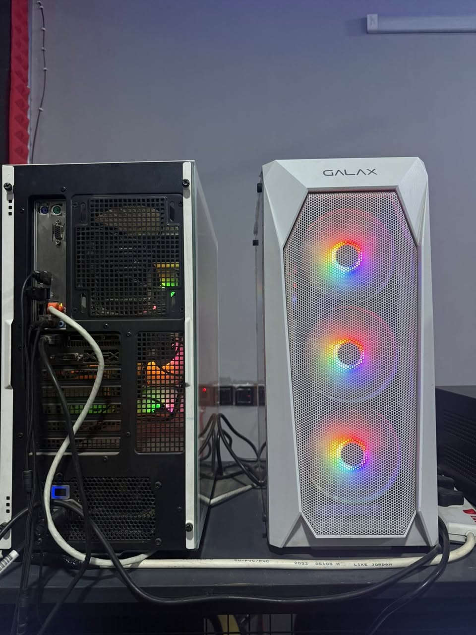 كيس عدد 2 
سعر الواحد 350 الف 
واتساب + اتصال 
***********
1-CASE GREAT WALL CI5 10TH 8 256
2-HDD 500 PC +256 ssd 
3-DDR4 PC 16GB 3200HZ
4-RX 8GB 580 AXUE
