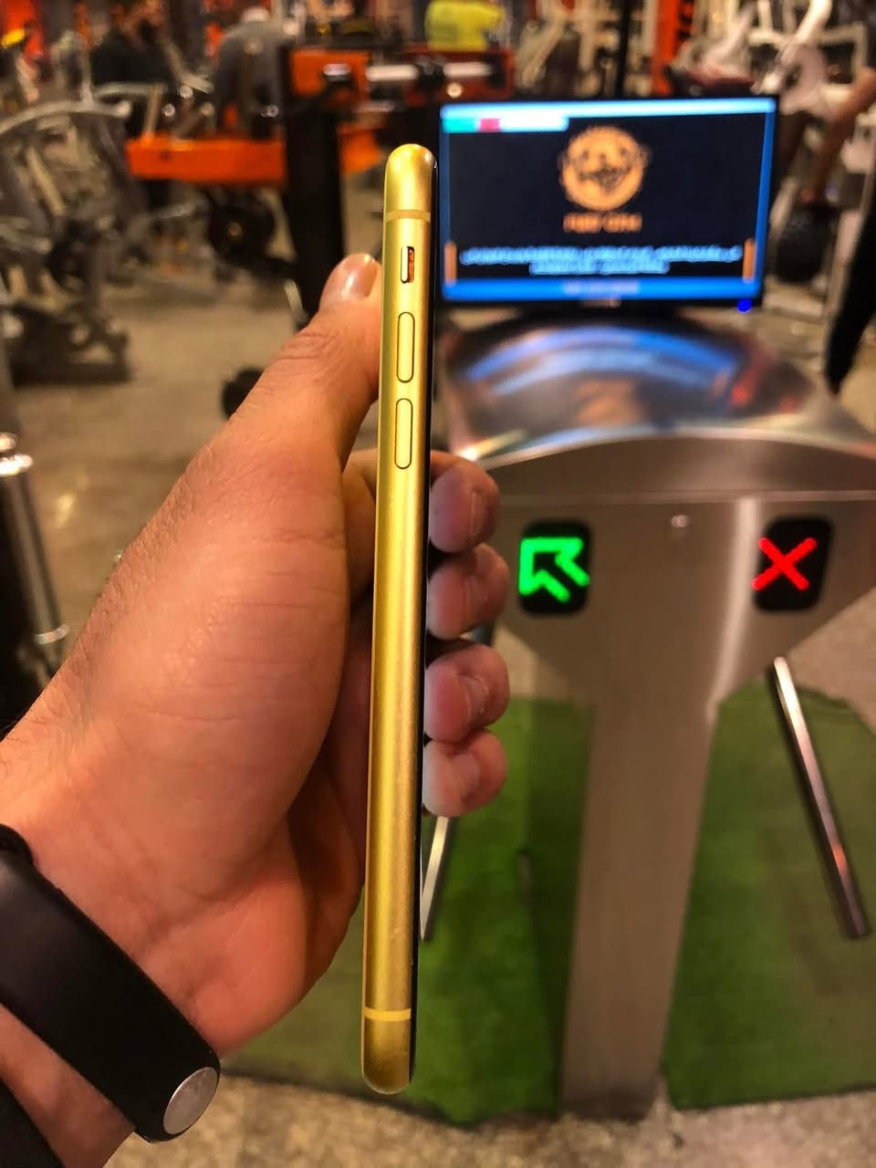 آيفون 11 العادي للبيع
جداً نظيف و كلشي شغال بي حتى فيس إيدي شغال  نضافه 100% 

فقط شاشه و بطاريه مبدلات 
الشاشه اصليه مبدله و الفيس ايدي شغال
و البطاريه احسن نوعيه بالسوك 
فقط هذه غير شي كفاله 

ذاكرته 128 و بطاريته 100% 
و السعر 190 ألف قفل قفل اخوان 
مكاني بغداد عامريه 
رقم الواتساب *********** فقط واتساب
ماعندي توصيل للأسف
