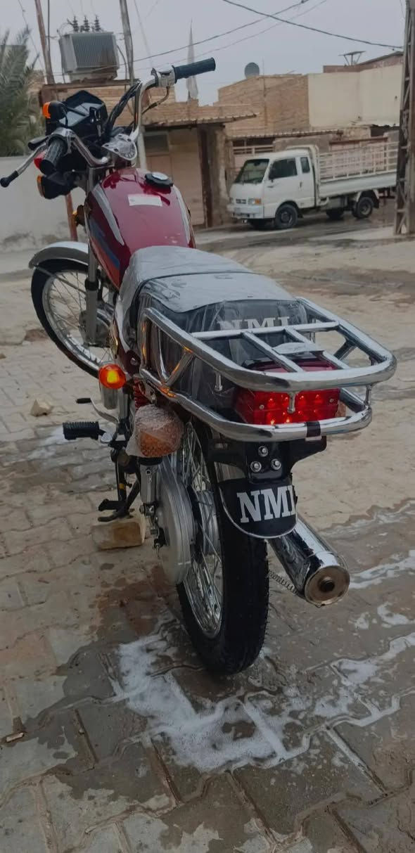 سلام عليكم لبيع نامه شلامجه موديل ٢٢اوراق أصولي دراجه احله من الصوره مكينه مامفتوه بس تفيلس ناعمه لا رجه ولا شي وكيله الربيعي السعر واحد ٢٠٠وبيه مجال المكان نجف ابصخير عمود ٩٣ رقم الهاتف *********** مايعجبك السعر اطلع كبل خاص ما متواجد خبرني وشلع عيوني
