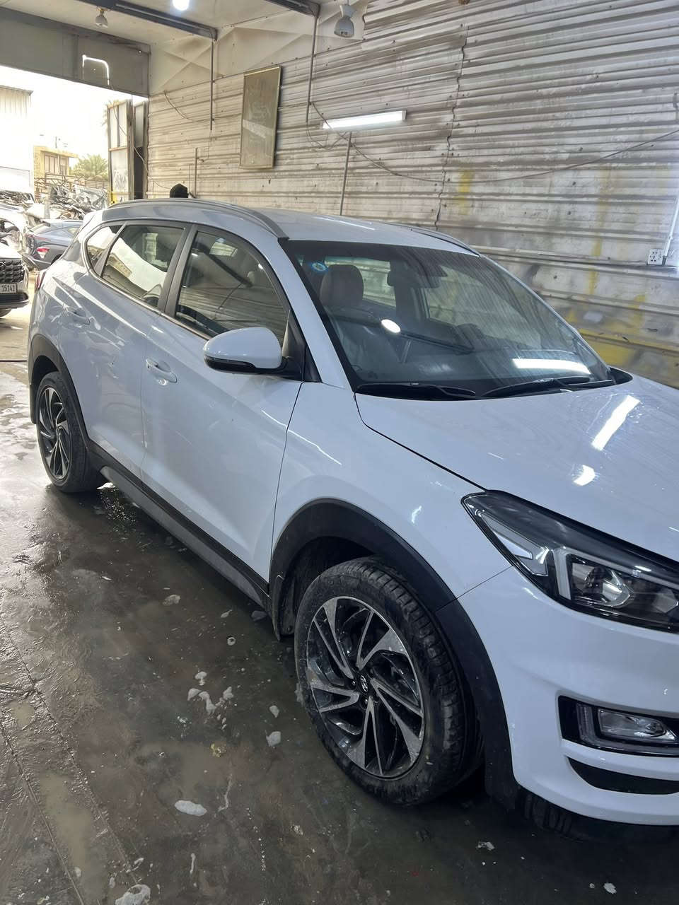 السلام عليكم للبيع هونداي توسان موديل 2019 خليجي جيكي ماشية 142 فول مواصفات بصمة كراسي جلد وكهرباء داخل احمر بصمة بيها صبغ 3قطع مكانها بغداد السعر 150$للاستفسار ***********
