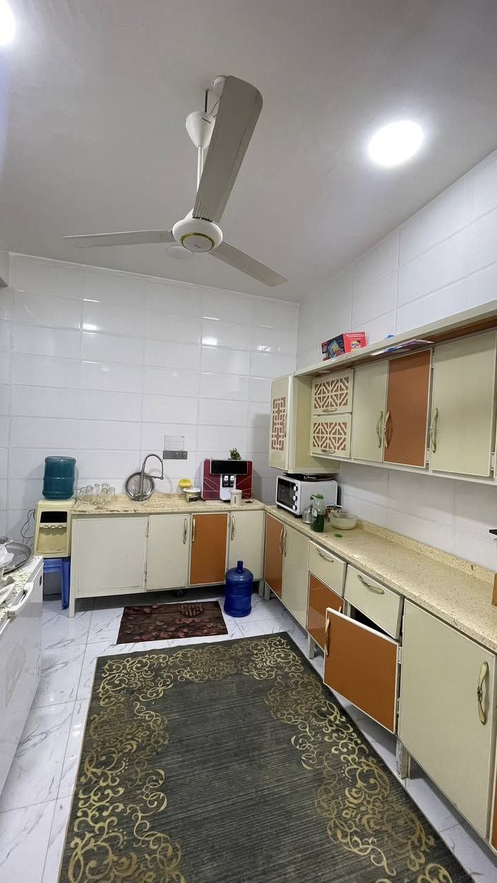 بيت للبيع زراعي سند 25 طابقين بناء حديث (سنه 2025)
المساحه /100 م 

🌏#الموقع /حله /شارع 80 جهه كربلاء -خلف نون مول 

يتكون البيت من الطابق الاول :مطبخ -صاله -كلدور-غرفه نوم -مجمع صحيات 2-

الطابق الثاني:غرفتين نومً-مجمع صحيات 

للاستفسار اكثر مراجعه مكتب{#اضواءالمدينه}

يتوفر لدينا كافه العروض بااسعار مناسبه -بيوت-قطع -دوانم 

🌏#عنوان المكتب /حله /بدايه شارع 80 جهه كربلاء-مقابيل اسماك الشجيري ☎️***********
