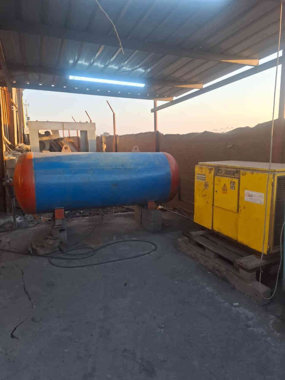 سلام عليكم معمل صهر الالمنيوم والفافون الثقيل مع فلتر تنقيه دخان مع خباطه تصفيه الخبث مع اله تعبئه الالمنيوم والفافون الثقيل المعمل جاهز للعمل
للاتصال ***********
