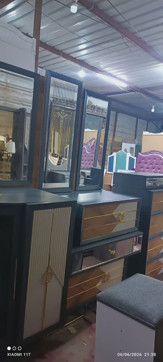 غرفة نوم تركي ماركه نظافه ومتانه وثكل فول 
8 قطع ***********
