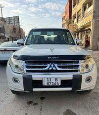 باجيرو موديل 2010 مكينه 3500 ماشيه 230 فقط بونيد مصبوغ + جاملغ خلف الس...