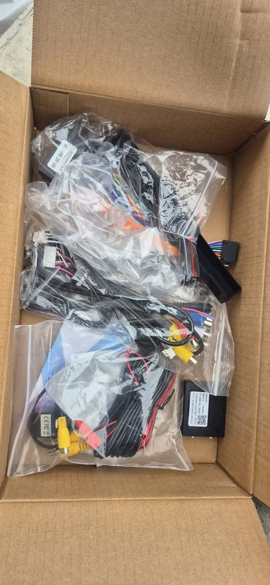 شاشە فوول فوول مواسەفات بلوتوس کارپلەی جیپیئێس hd کامێرە تەحەکومی سوکان ... ئەو کەڤەرەشی لەگەڵە هی bmw  کەڤەرەکەشی لێ ئەکرێتەوە بۆ سەیارەی کە ئەبێت .. نرخی ۳٥ هەزار لە سلێمانیم


**إذا كنت صاحب هذا الإعلان وتريد حذفه لأي سبب، رجاءا أرسل رسالة إلى الدعم الفني**