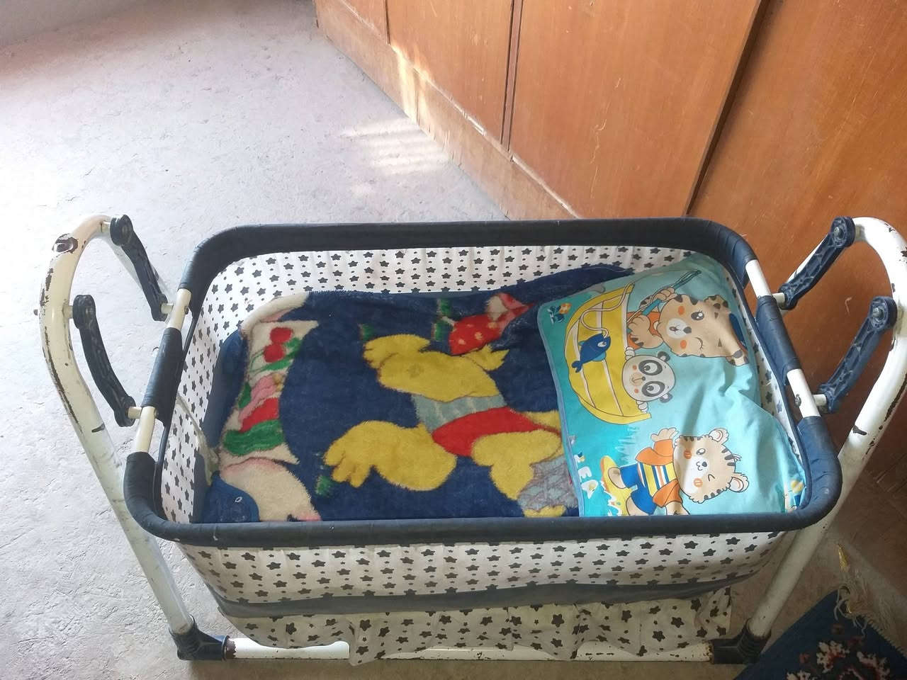 غراض منزلية مستعملة للبيع في بعقوبة ديالى قرب العبارة حد مكسر للستفسار ***********
