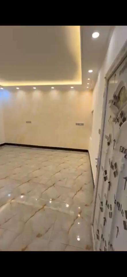 بيت 100 متر مربع 10*10 بناء طابق واحد حديث التحرير دور الجاهزه مراوس بيت هم بتحرير يم مدرسه سوريا او دور الظابط مال التحرير هوة بهذا المربع 
***********

