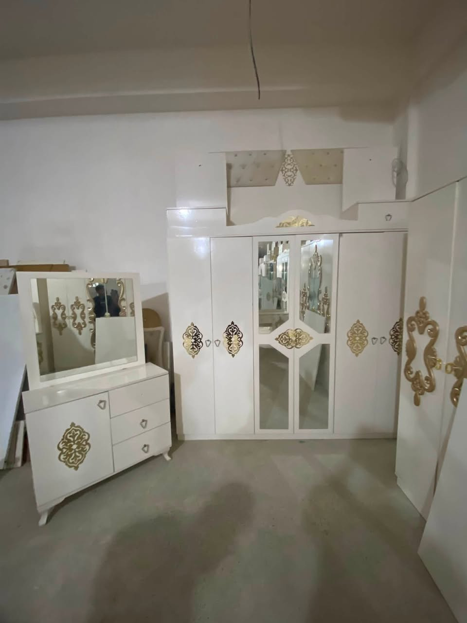 السلام عليكم غرف نوم نضافه فول المكان تكريت حي العصري نهايت شارع البلديه يم أسواق البركه يوجد نقل وشد و توصيل بي واتساب ***********

