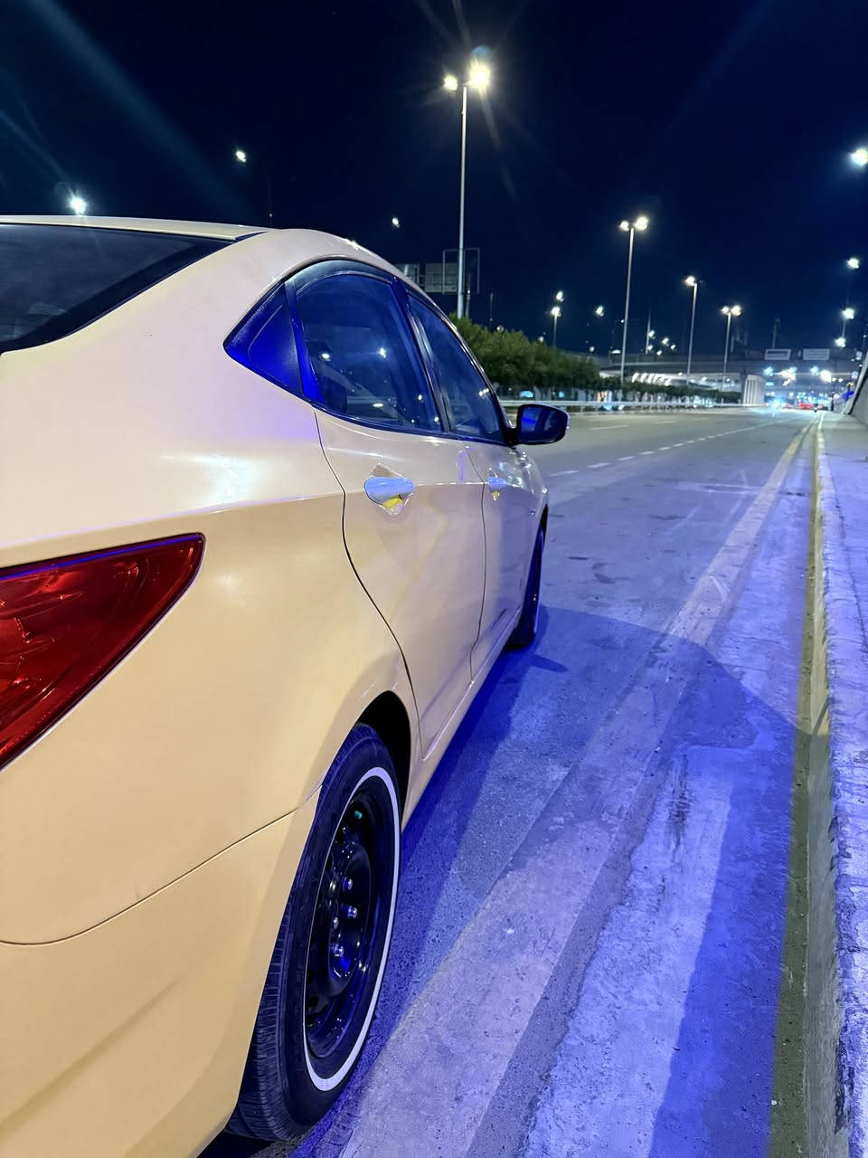 سلام عليكم
‏اكسنت 2015 خليجي فول مواصفات عدة البصمة
‏محرك 1600
‏سيارة جاهزة ماعوزهة برغي
‏مصفرة هيئة وغرامات 
‏باسمي تحويل ثاني يوم
‏بيهة الباب الورة السايق بي تصليح وخشم البنيد مأشر بالصورة 
‏السعر 93 
مكاني الشعلة
‏***********
‏
