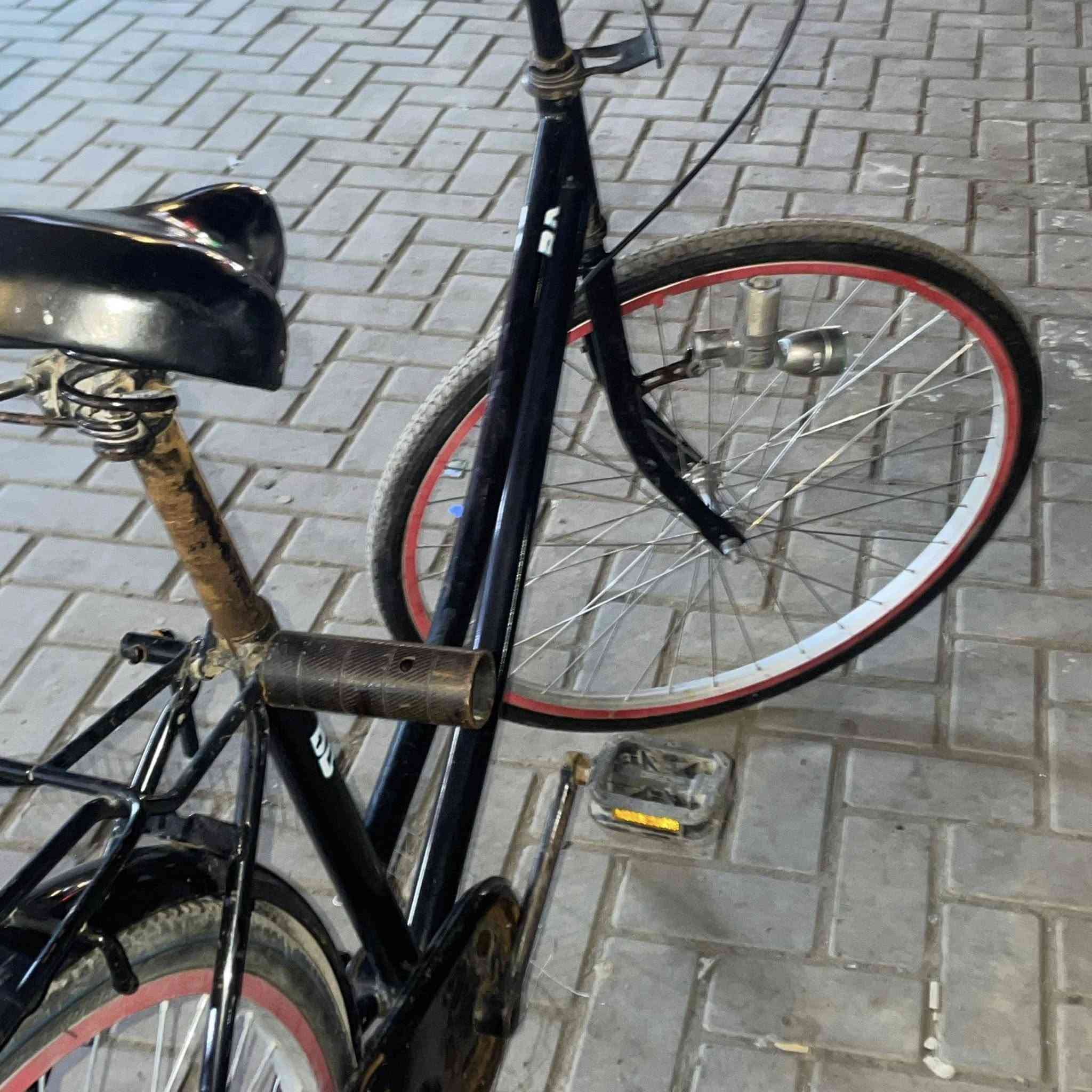 سلام عليكم بيسكل البيع BD النضافه 80٪؜
السعر 100 وبي مجال المكان مشتل كراج بعقوبه اليريد يراسل الرقم *********** 🚴‍♀️
