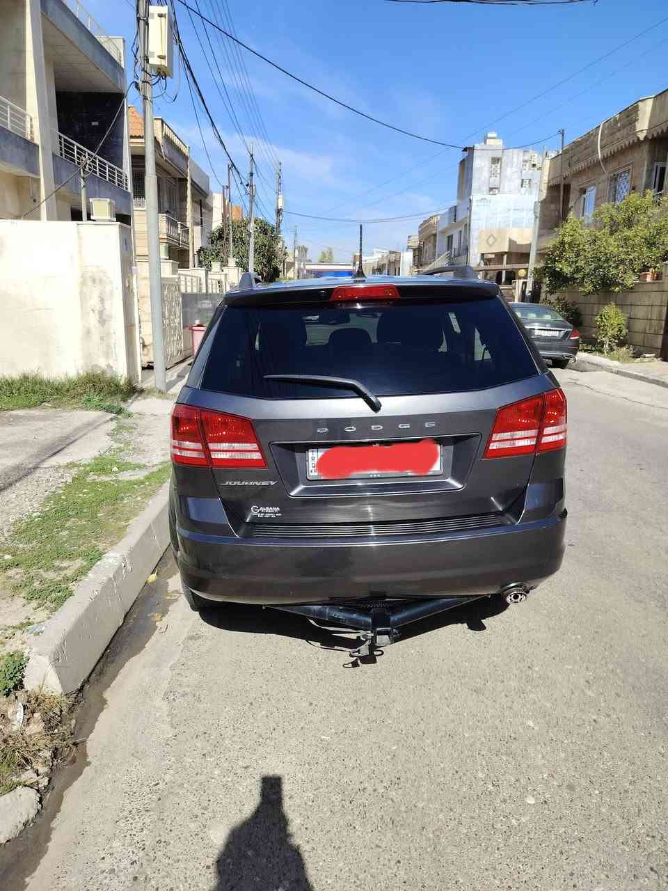 دوج جورني 2016 محرك 2400 اربعه سلندر رقم دهوك ماشيه 80 الف كيلو متر  لون نفطي 7 راكب قماش ومغلف جلد مع الارضيه تبديل 2 قطعه بوند. جاملغ الايمن تشغيل عن بعد تحكم ستيرن ومثبت سرعه بصمة ابواب شاشه صغيره تبريد 3 قطعه السعر 138 وبيها مجال بسيط  للاسستفسار *********** وصور الحادث مرفقه
