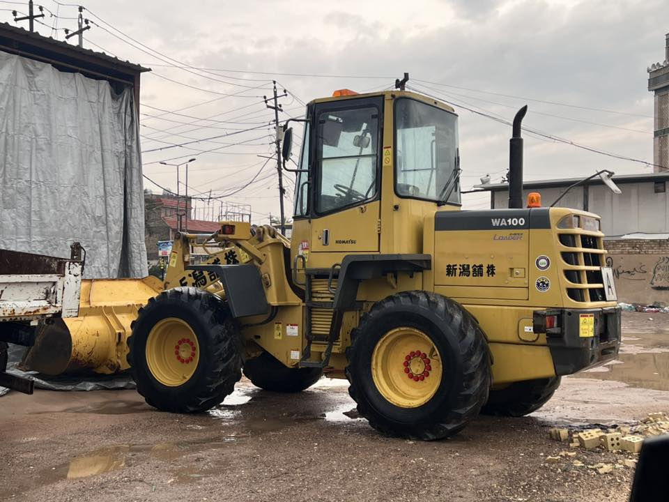 للبيع كوماتسو
محرك 6تبريد 

مكفووله كفاله عامه مشتغل بس بالسكله. 
باتريات بلادية ممبدله 

منفيس 19معارض النهظه 

بغده بدون رقم

مكانه بغداد غزاليه 

***********
