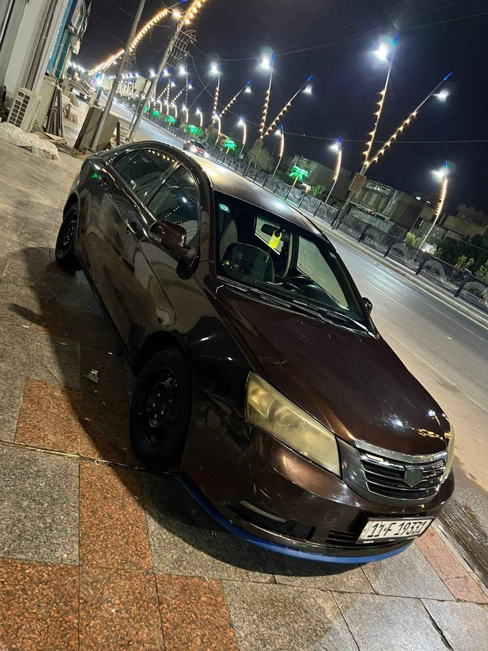 السلام عليكم سياره جيلي امجراند موديل 13 السياره كير محرك خير من الله رقم بغداد باسمي مصبوغه اثار جراد  خير من الله مكان كوت مركز مدينه السعر ٤٤ وبيهه مجال ***********
