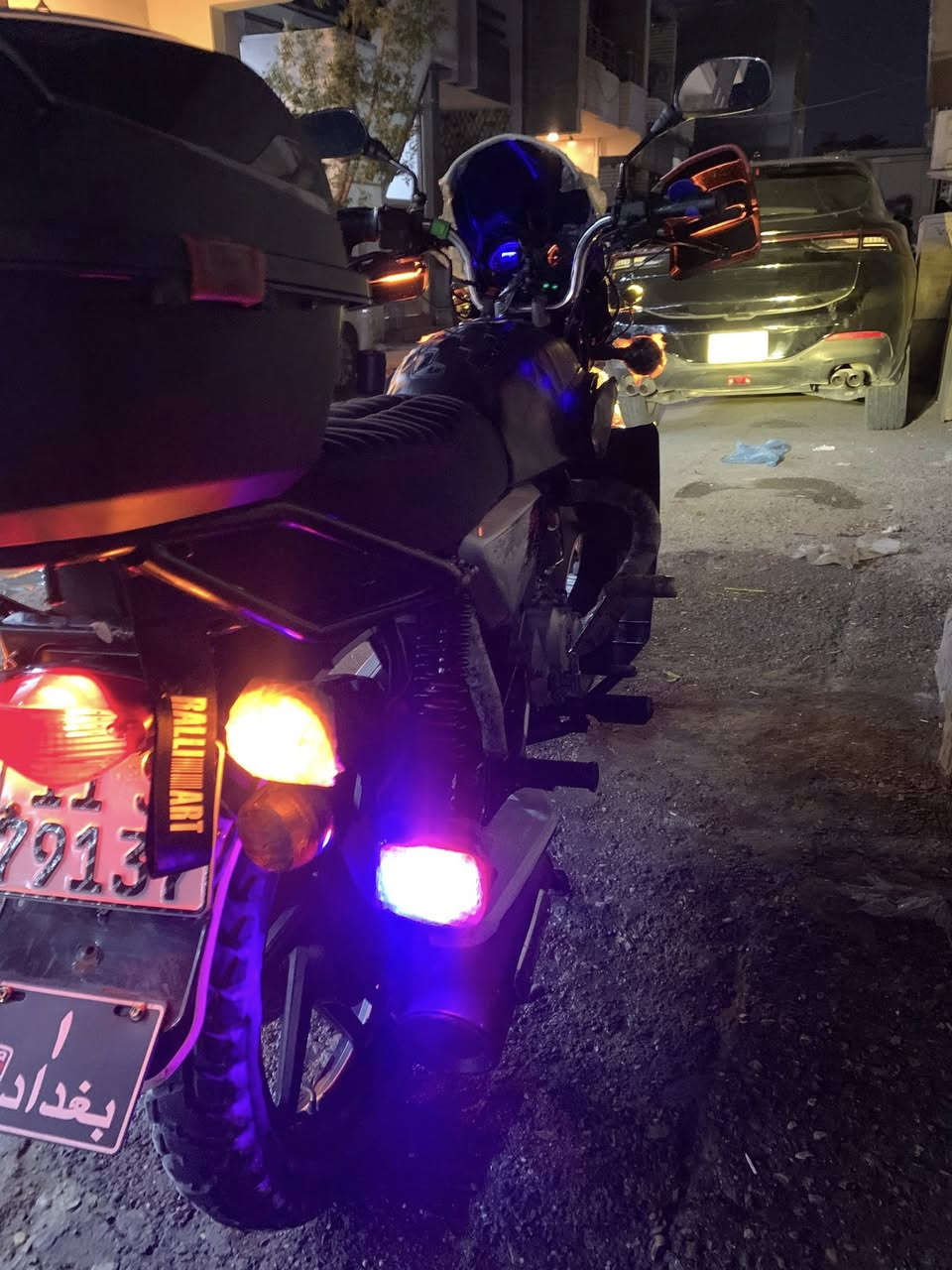 سلام عليكم
سلام عليكم 
___________
للبيع فقط
___________
دراجه بوكسر هندي
مامشتغله دلفري ابد 
_____________
موديل 23
____________
رقم بغداد انكليزي
(بأسمي)
____________

 مكينه بيها خيط تبخبر من تحمه يروح
انه ابيع بيها خيط
____________
ماشيه 8 الاف فقط
_____________
دراجه جانت متروكه سنه كامله من رجعت اشغلها طلع التبخير عده التبخير كفاله عامه
________________
دراجه بيها اضافات خير من الله
(لايت زنون - لايتات خارجيه 3 - بك لايت رماش -فدراليه خلفيه - درع طين امامي- يدات اماميه - جامه طويله - تاير خلفي جوبلس)
____________________________________
❌ملاحظه
الصندوك مو ويه الدراجه 
____________________________________
السعر ( 2300 ) بيها مجال حك الجيه فقط 
 بغداد الاعظميه  اتصل وانه خادم 
‏ ***********
