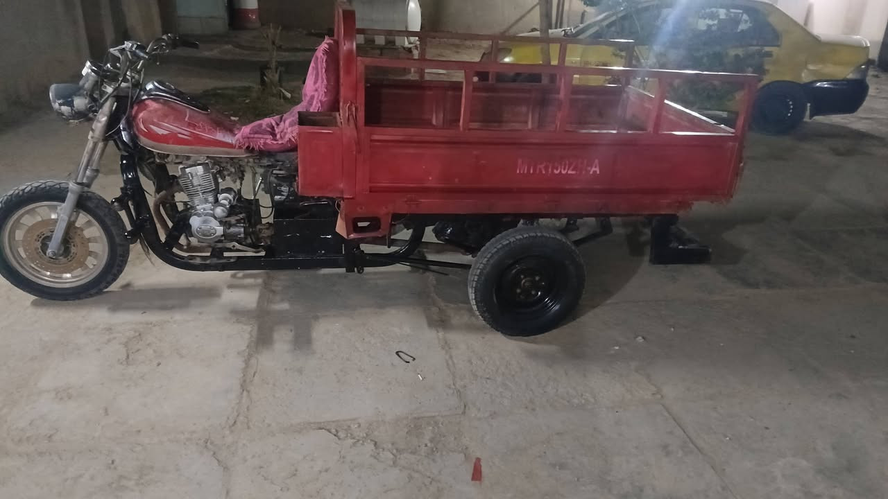 15 اوراق اصولي شاصي وركبه ومحرك مكفولات عوزه ترتيبات خفيفه 550 وبيه مجال للطيبيين مكاني صدر الدغاره منطقه العويديين


**إذا كنت صاحب هذا الإعلان وتريد حذفه لأي سبب، رجاءا أرسل رسالة إلى الدعم الفني**