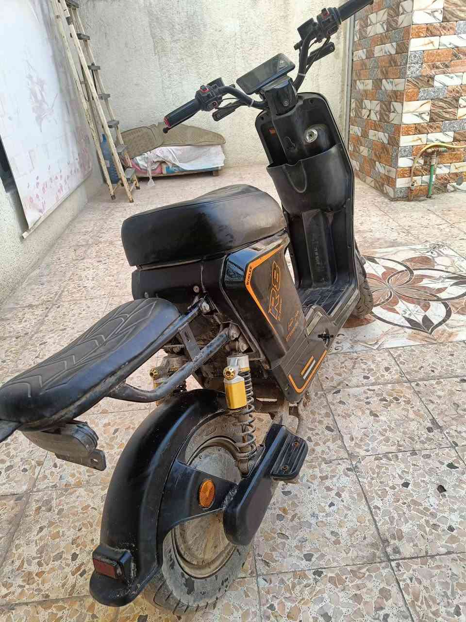 دراجه شحن R8
سعر 250
يحتاجلهة فقط بطاريات 
عنواني بصره تنومه
واتساب ***********
