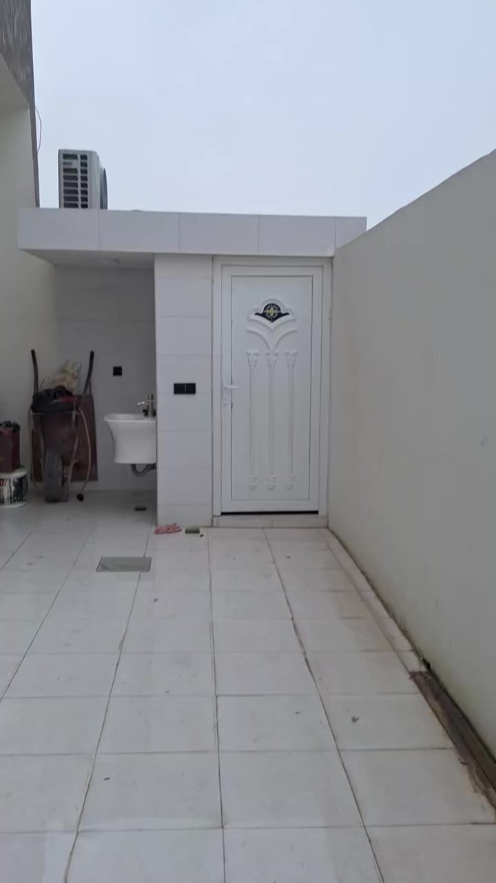 دار للبيع خلف كليه بلاد الرافدين  بناء حديث للإستفسار الاتصال عله رقم ***********
