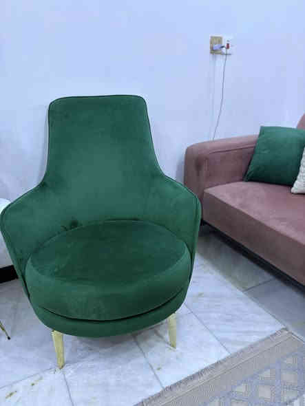 تخم تركي 10 مقاعد قنفات 2 وكراسي 4 سرير قلاب 
السعر 800 وبي مجال المكان بغداد الدورة ***********
