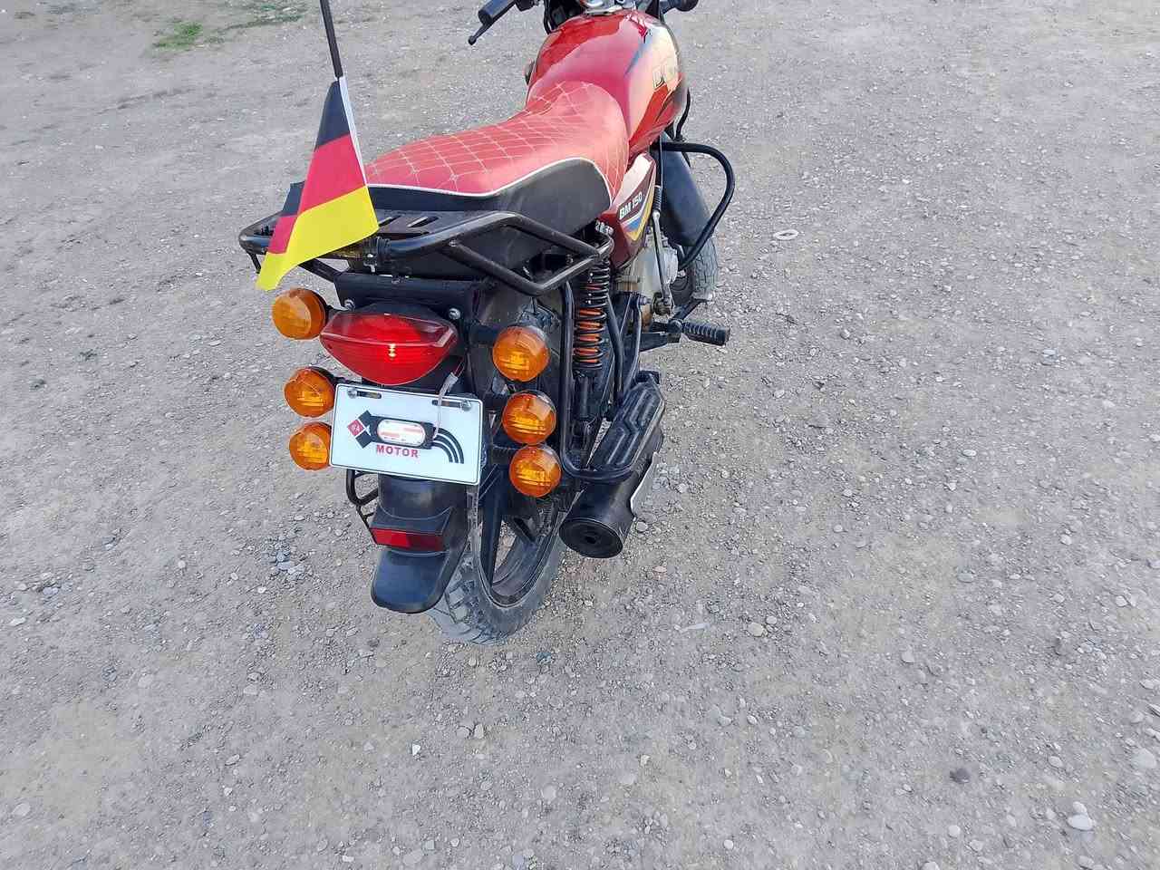 السلام عليكم دراجه البيع أو مراوس حسب لقناعة بوكسر جبلي موديل 20 دراجة نضيفة خير من  الله اوراق بيهة اوراق صوليه مكينه مفدتوحه كهربايات شغاله السعر 875 وبيهة مجال حك الجيه مكان ديالئ شهربان اتصال ***********
