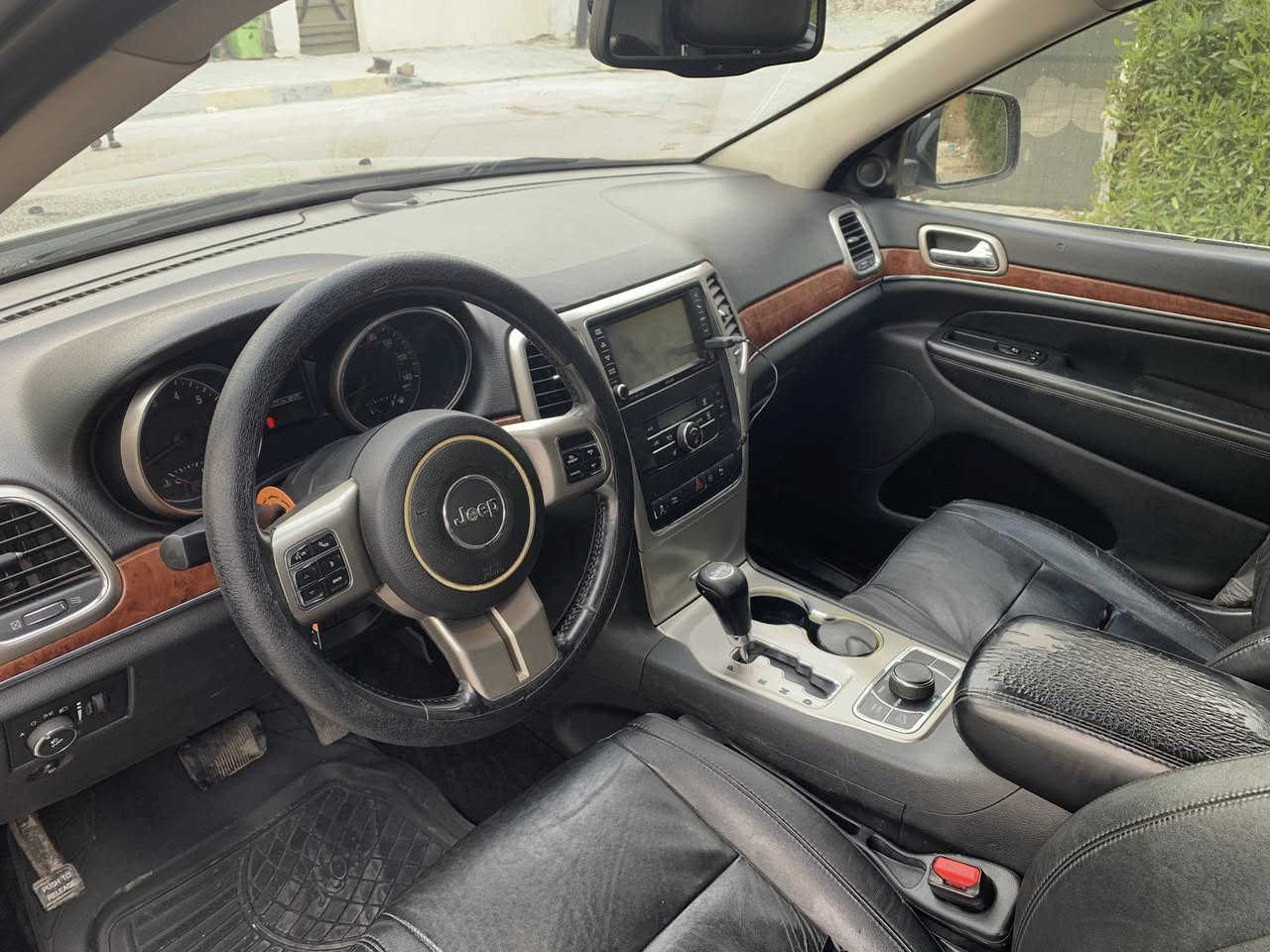 جيب هيمي. ٢٠١١. حادث سرقه ٣ قطع سياره حلوه ونظيفه محتاج مراوس بتاهو ٢٠٠٧ فقط سويجات او فرق بسيط. جدا. 
***********
