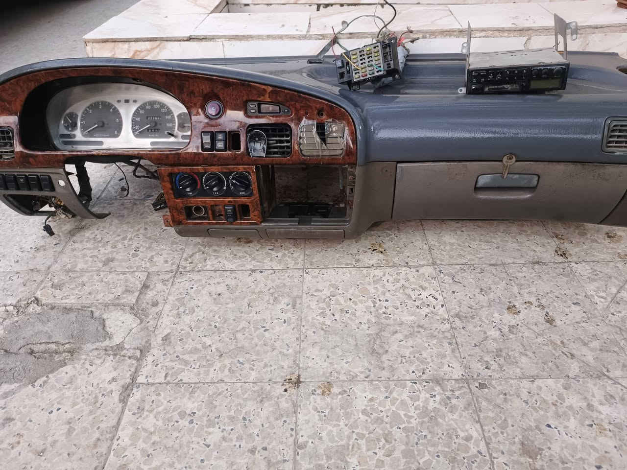 السلام عليكم
دشبول بريجو نضيف مثل ما واضح كامل عينه و ظفيره و مسجل و قاعدة فيوزات 125 
ويلات 15 واضحات بالصوره 75 
مكاني البصرة أبو الخصيب ***********
