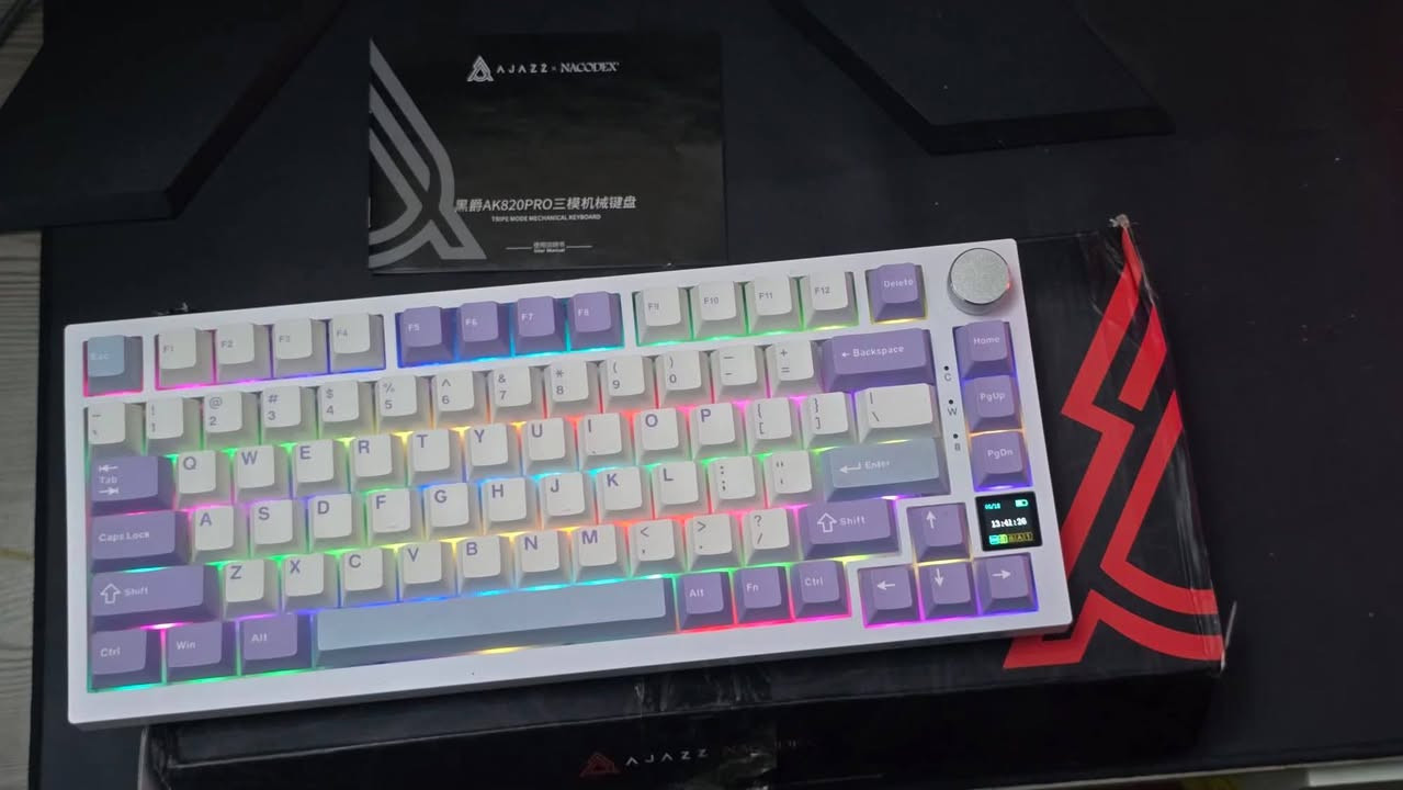 Ajazz AK820 pro كيبورد ميكانيكي
Flying fish switch نوع السويتج
 ثلاث انواع من الاتصال
سلكي عن طريق كيبل USB ل type C 
ولاسلكي بلوتوث 5.1  + دنكل
يدعم اتصال بلوتوث بثلاث اجهزة بنفس الوقت مع امكانية التحويل بينها بسرعة 
واتصال وايفاي وايرلس 
قطعة WiFi 2.4G
وبطارية 4000 مللي امبير لاستخدام طويل الأمد 

مع شاشة TTF 
قابلة للتخصيص بشكل كامل تعرض معلومات وصور متحركه
مع امكانيه تخصيص ال RGB 
بشكل شامل فوق ال 20 ايفيكت 
وإمكانية تعديل لون وسطوع لضاءة كل  
ايفيكت.. السعر  50 الف


**إذا كنت صاحب هذا الإعلان وتريد حذفه لأي سبب، رجاءا أرسل رسالة إلى الدعم الفني**