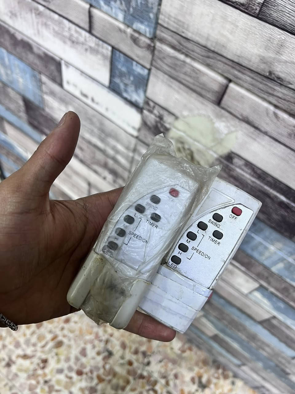 بانكات سقفيه عدد2
ثلاث سرعات 
نظام تشغيل Auto 
ليد ابيض 
سعر القطعه30الف


**إذا كنت صاحب هذا الإعلان وتريد حذفه لأي سبب، رجاءا أرسل رسالة إلى الدعم الفني**