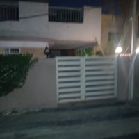 دار للبيع المنصور حي متنبي خلف مول المنصور  المساحه 220 م الواجهه 11م ...