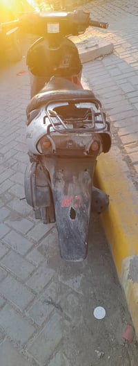 السلام عليكم دراجه سازوكي خفاش شغاله محرك نضيف بغداد الغزالية٠٧٧٠٥١٢٠٠...