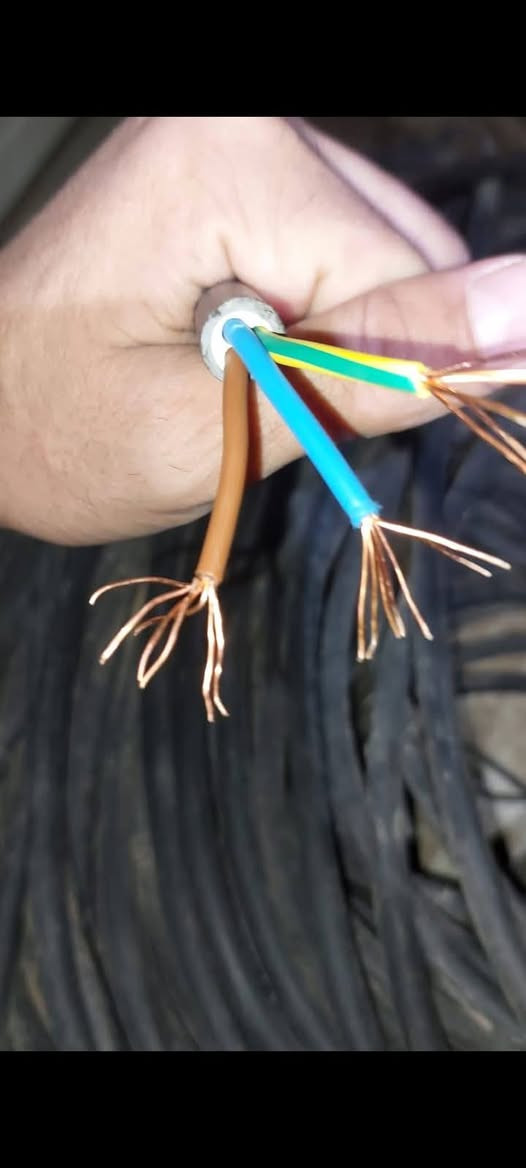 كيبل النوعيه تركي
المتر ١٥٠٠ الف وخمسمائة دينار
الطول ١٠٠ متر
للاستفسار هاذا رقمي
*********** موجود وات ساب
