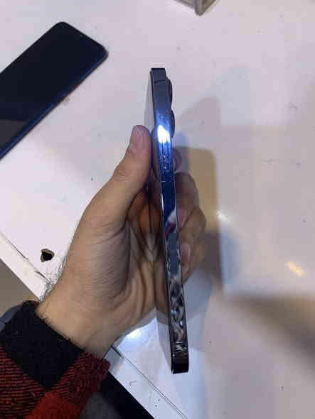 سلام عليكم آيفون 13ً برو ماكس  مثل ماموضح بالصوره 
ذاكره ٢٥٦
بطاريه ١٠٠
كله شغال بس مبدل قطعتين شاشه وبطاريه أصليات مال تفصيخ شرط فيس إيدي شغال سماعات كاميرات كله شغلات ملحقاته ويا كامله سعر 625 وبي مجال بيع فقط عنوان واسط داموك رقمً***********
