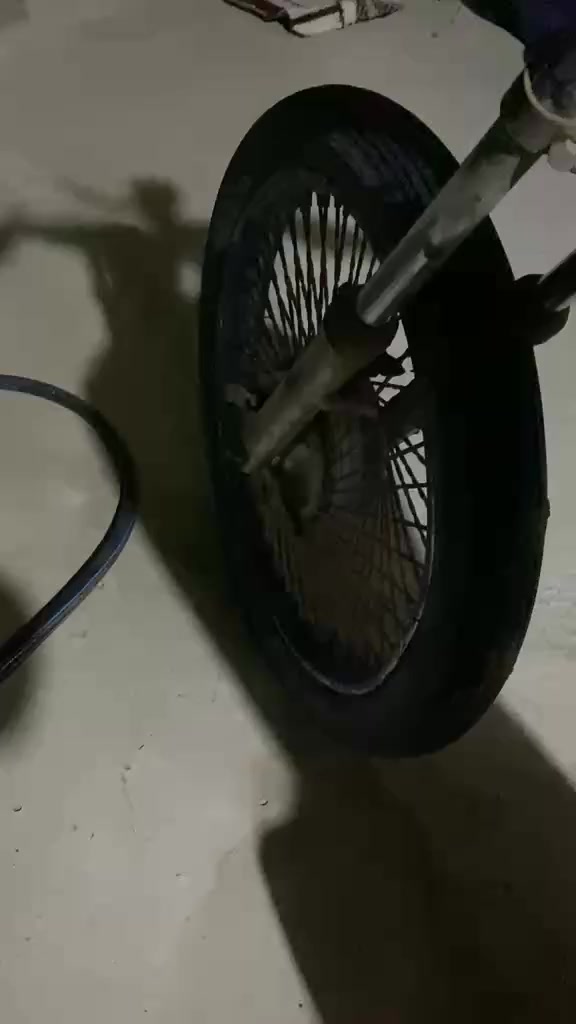 السلام عليكم ورحمة الله موطور للبيع محرك كايم ابيعو فحم قفل ب٧٥ المكان قريه الحود الرقم***********و الخاص مفتوح
