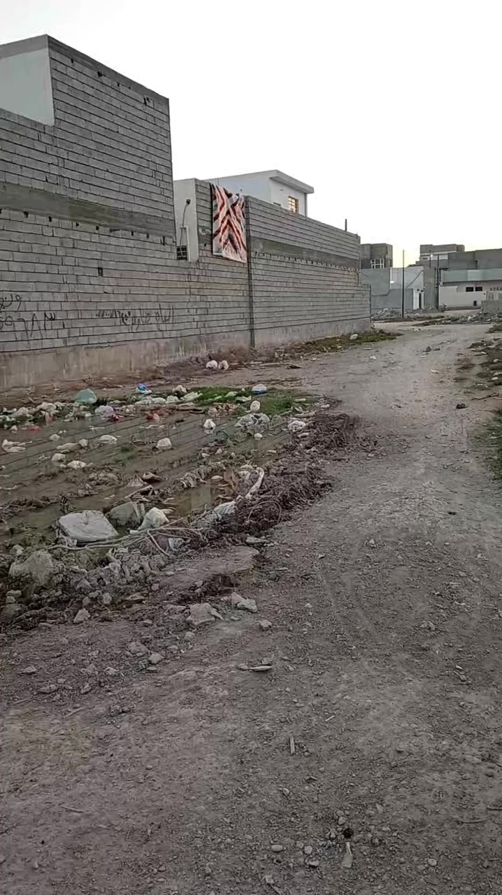 بسم الله الرحمن الرحيم
قطعه ارض للبيع ٢٠٠متر
خلف جامع الشكور
رابع فرع
***********
