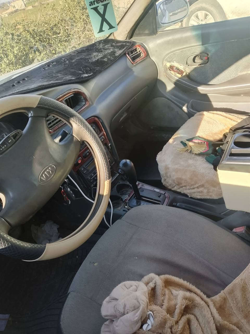 السلام عليكم للبيع كيه كريدوس موديل 95 محرك وكير شرط صدر جديد تايرات نص باتري جديد رقم انكليزي سنويه ل30 الكشر شوف العين  الاتصال على الرقم ***********السعر 35 وبيها مجال مكان صلاح الدين تكريت العلم
