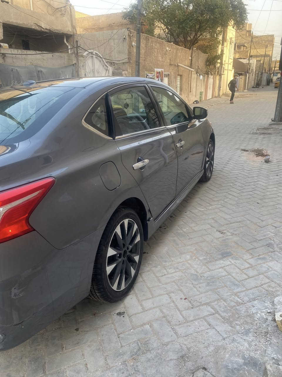 السلام عليكم
سنترا 2019 sr 
ماشية 68 ميل 
سيارة كلين من امريكا 
بدون ايرباك بدون تبديل قطعة وحده 
بس اجت بيها صفحة السايق والبنيد كلير من امريكا 
سياره جديدة ومناقصها شي 
سياره فول sr 
سياره مناقصه حدادية جديدة ادامة جديدة زنون تايرات باتري كله جديد 
كير ومحرك مكفول 100‎%‎ 
للاستفسار السعر 105 
العنوان مدينة الصدر ***********
