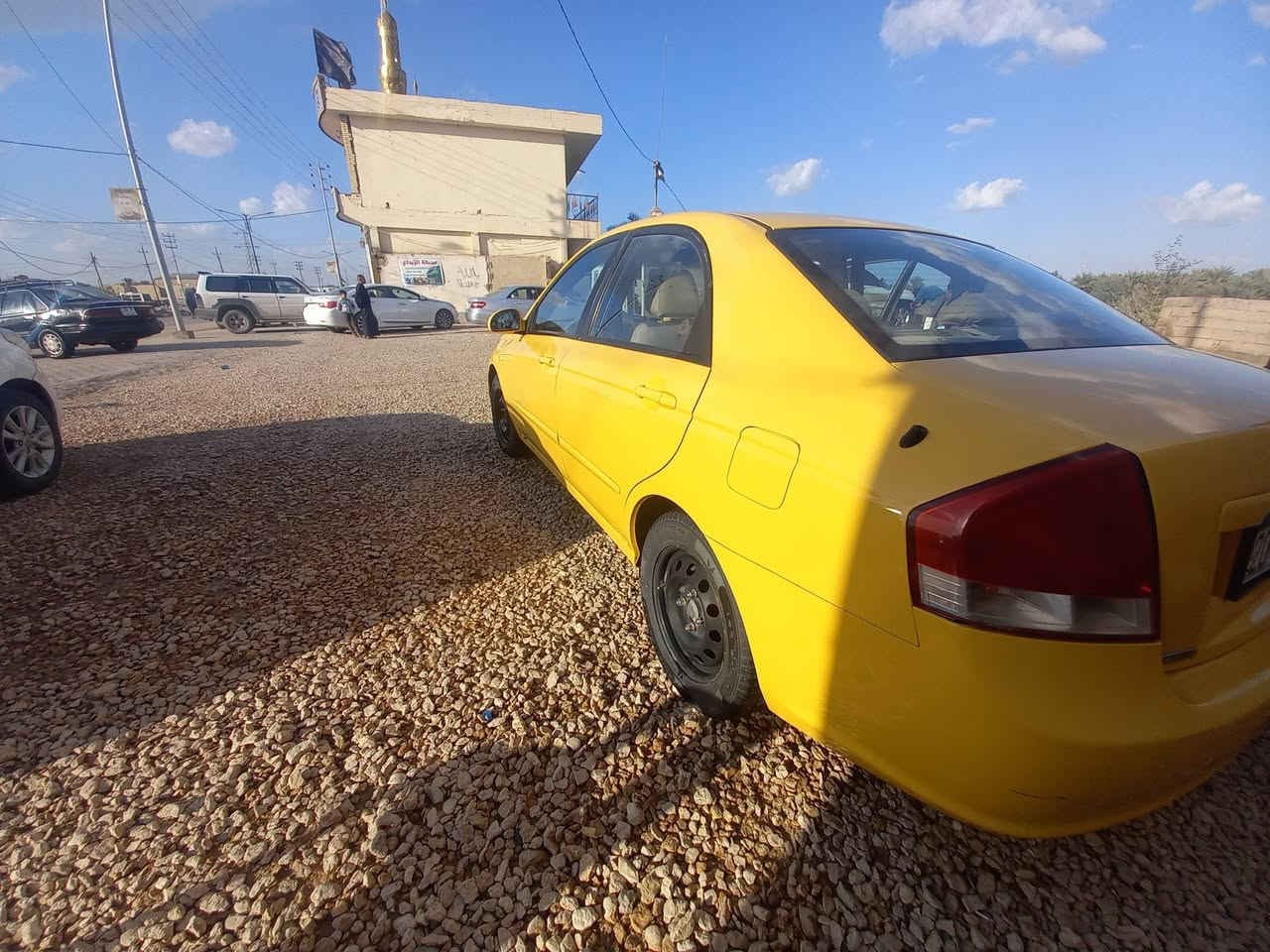 السلام عليكم 
كيا سبكترا موديل ٩ وارد أمريكي محرك 2000 حادثها باب السايق سعرها 65 ورقه وبيها مجال رقم ديالى انكليزي سنويه لل 29 مصفره هيئة بأسمي 
للتواصل  *********** عنواني نجف قظاء المشخاب
