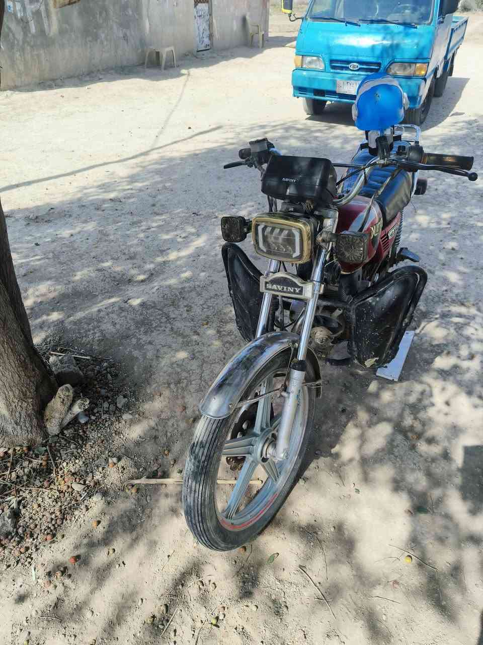 دراجه للبيع اوراق كامله وكهربائيات كامله صالنصه رياضي بس فصلات ونار صوتهة يخبل بس شويه هاملهة واتكفلك من كلشي السعر350وبيهة مجال ***********
