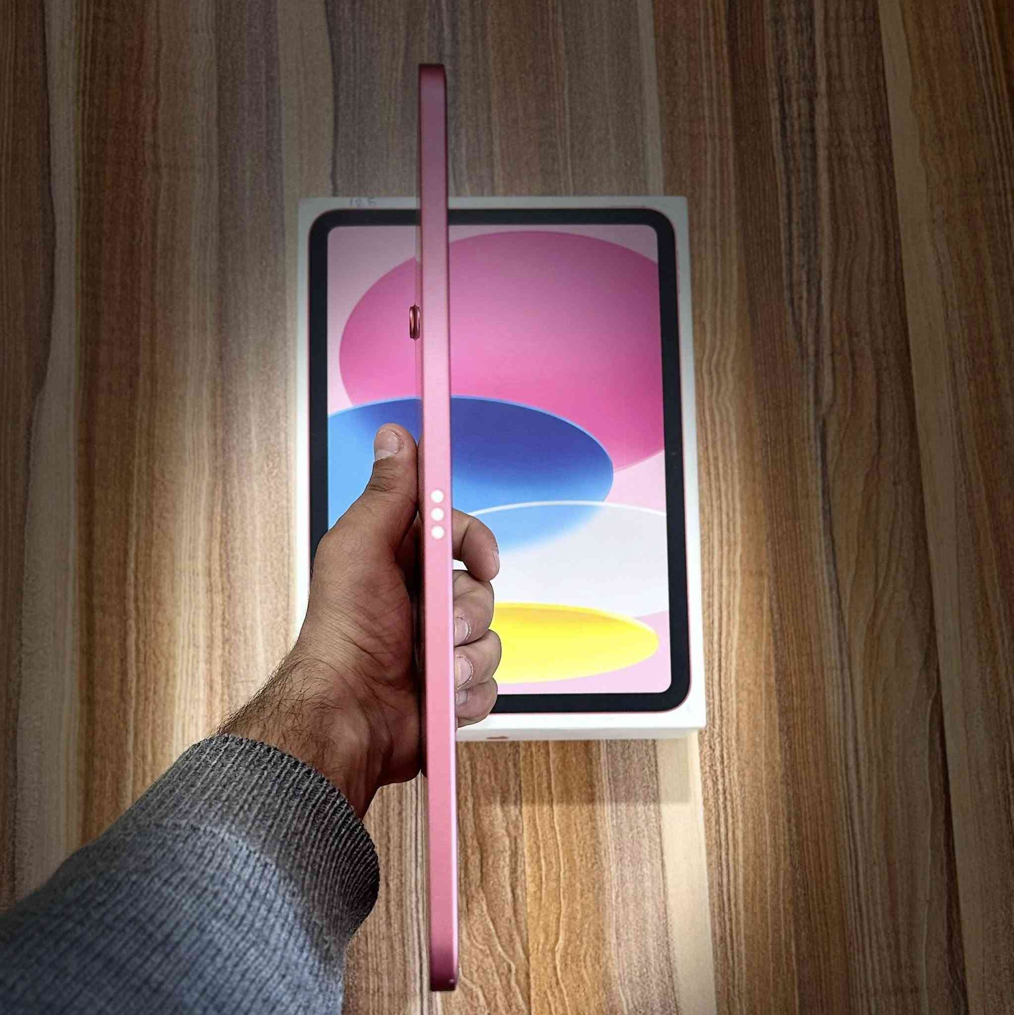 ايباد ابل 11 - A16 ، ذاكرة 128 بطاريته 95 ، الجهاز نظيف ملحقاته كاملة واي شخط مابي ، بـ 400 وبي مجال اللي يريده يتواصل وياي على هذا الرقم *********** .
