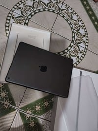 ايباد ٩ • مستعمل • بكارتونته
